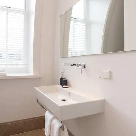 Grand Apartment *