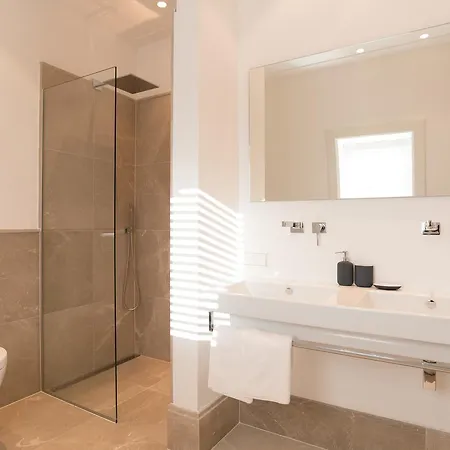 Grand Apartment *